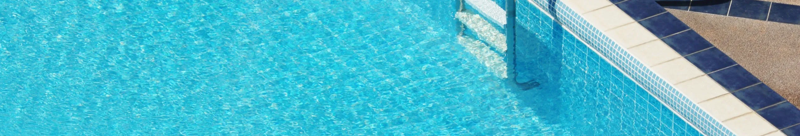 Una piscina